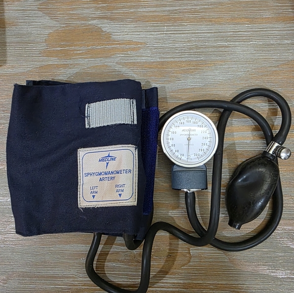 Aneroid Sphygmomanometer Blood Pressure Monitor - Picture 1 of 8